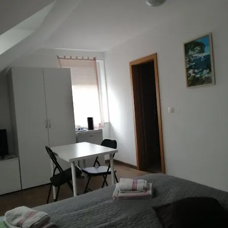 Quarto em Acomodações Particulares Sobe Pri Rozi Postojna