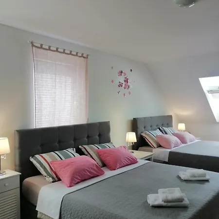 Sobe Pri Rozi Quarto em Acomodações Particulares