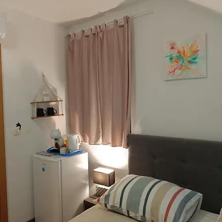 Sobe Pri Rozi * Postojna