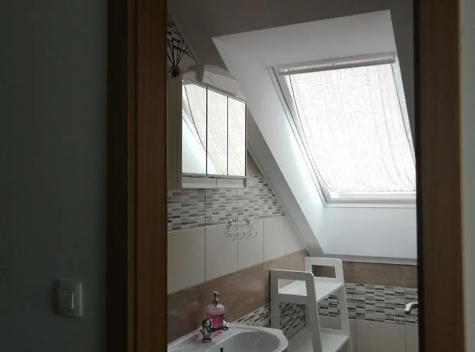 Sobe Pri Rozi * Postojna