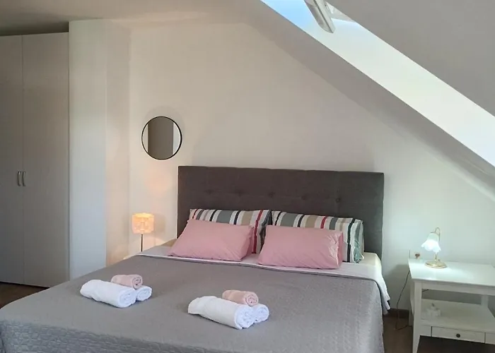 Sobe Pri Rozi Postojna